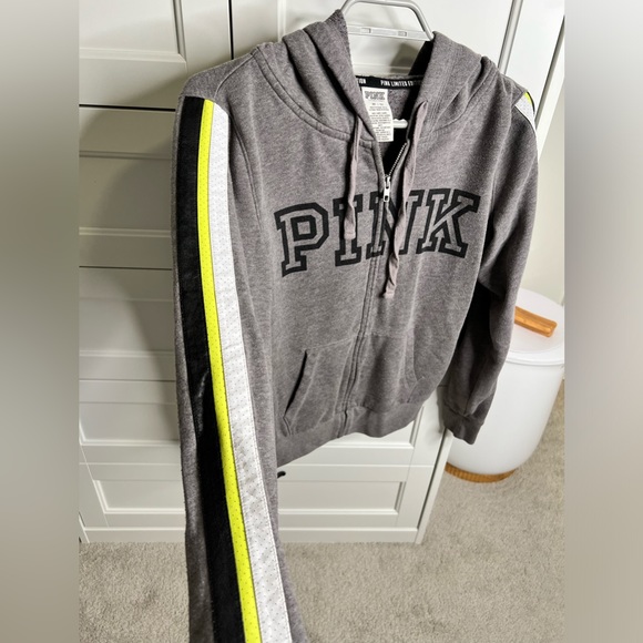 Limited edition Victoria’s Secret PINK zip up hoodie ready for upcycling - Picture 3 of 5